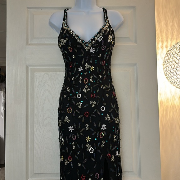 Promdress worn once . Beautiful beading and sequins thru out altered to fit 5’2 - Picture 3 of 9